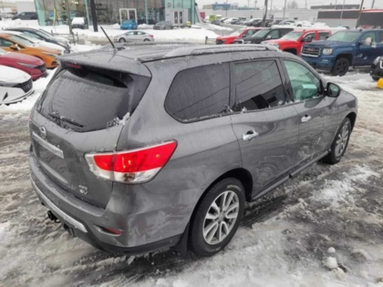 2015 Nissan Pathfinder SV AWD Main Image