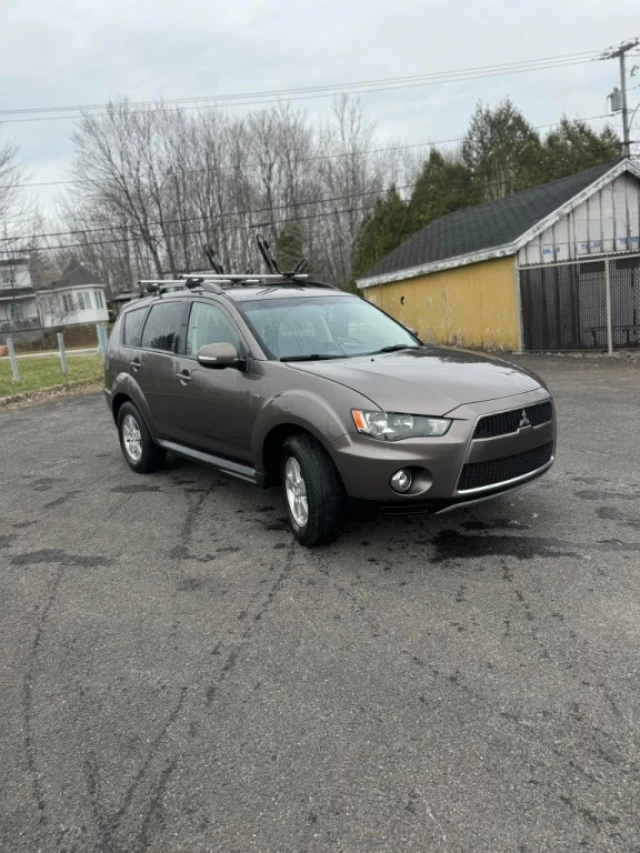 Mitsubishi Outlander LS 2013