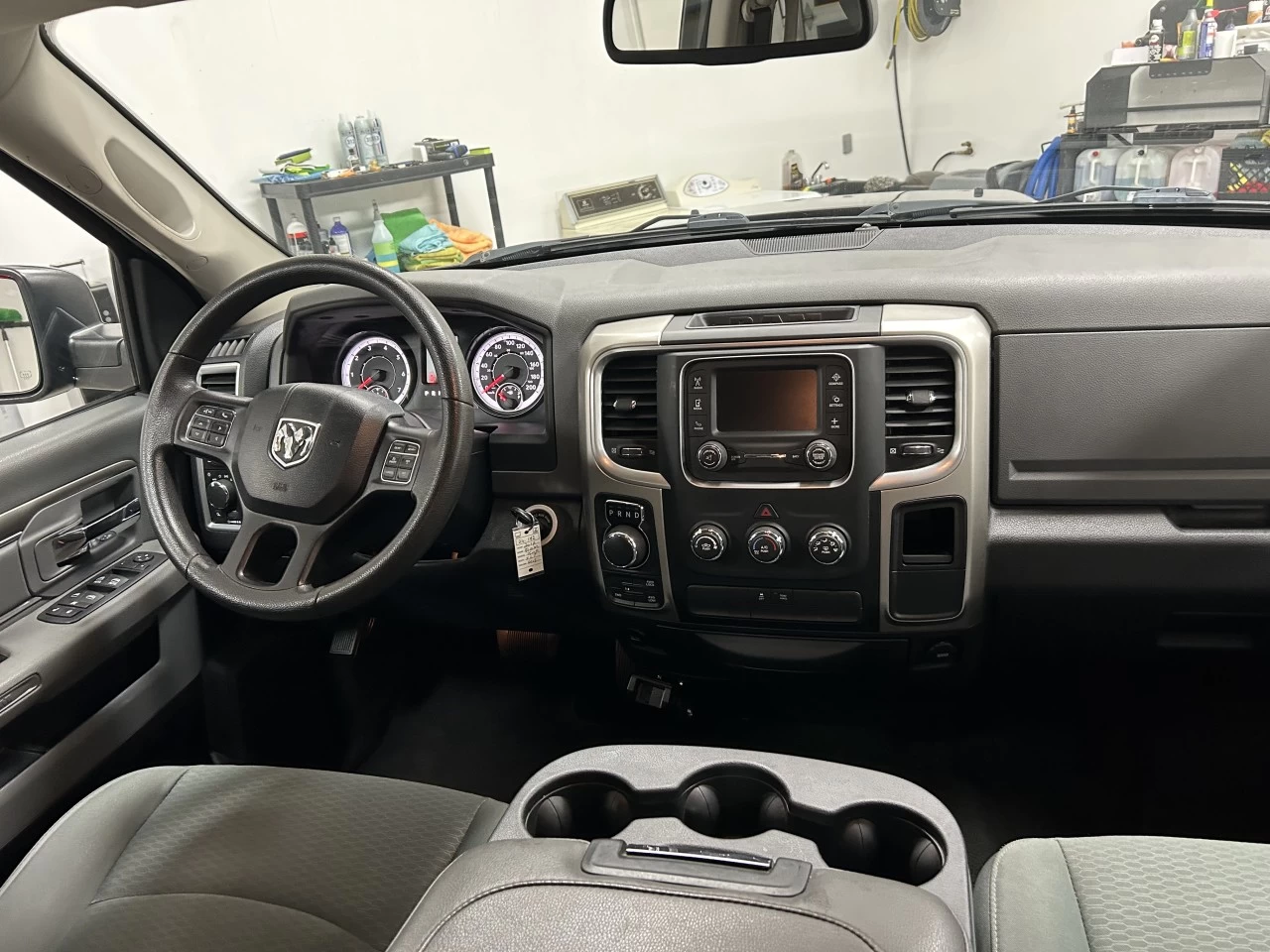 2016 Ram 1500 SLT Image principale