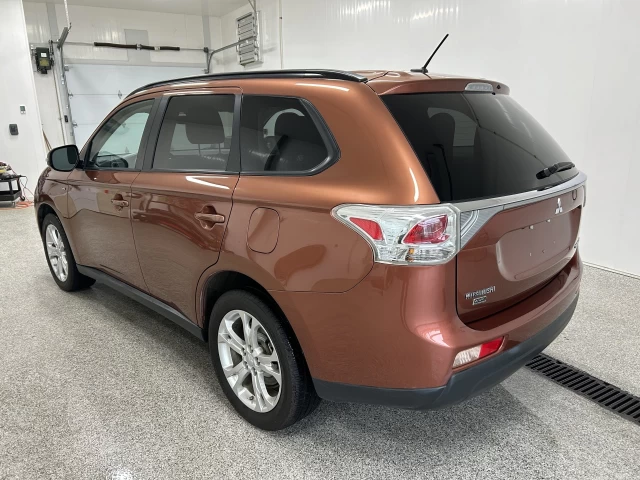 Mitsubishi Outlander SE 2014