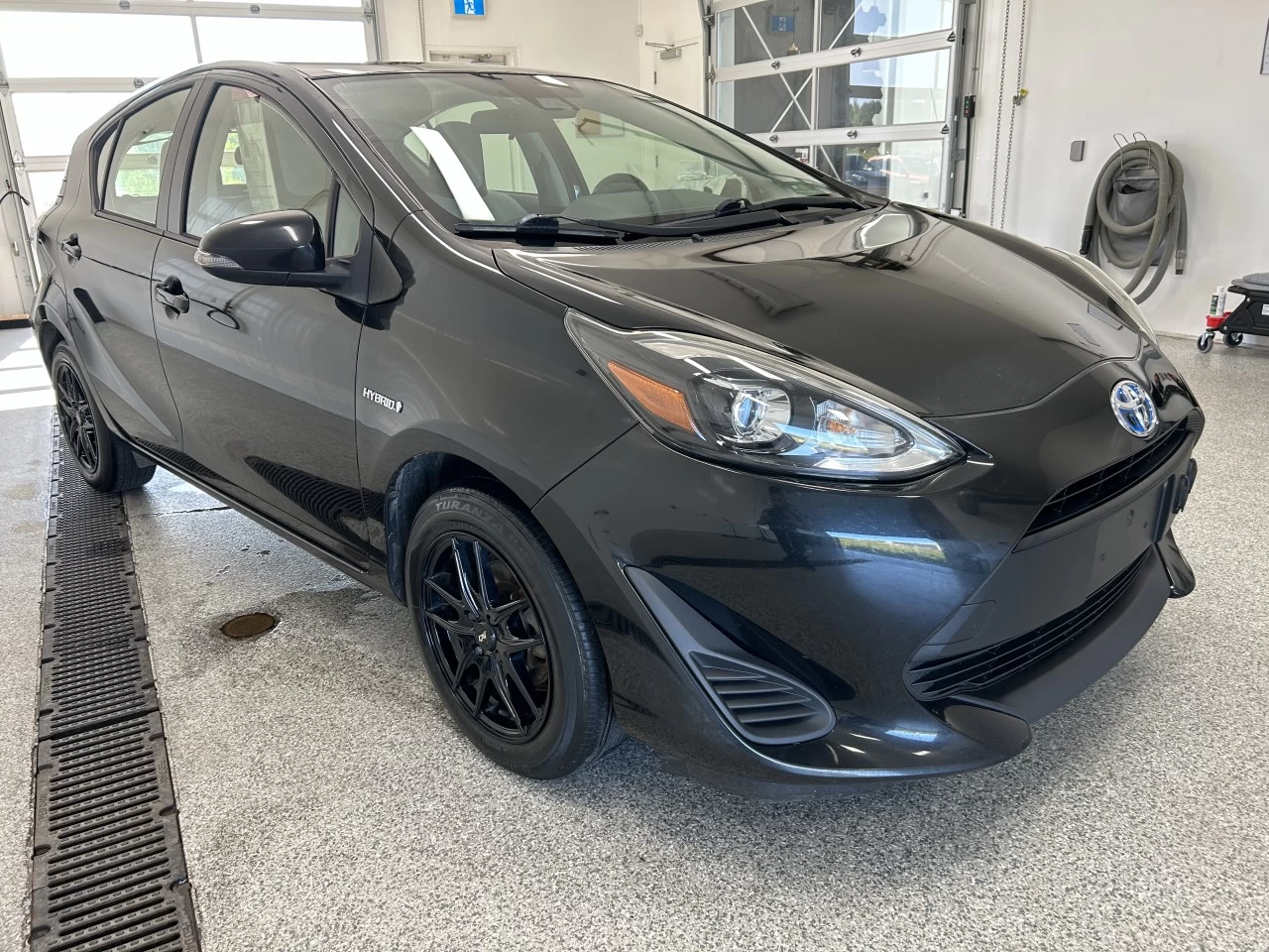 2018 Toyota Prius c Auto Main Image