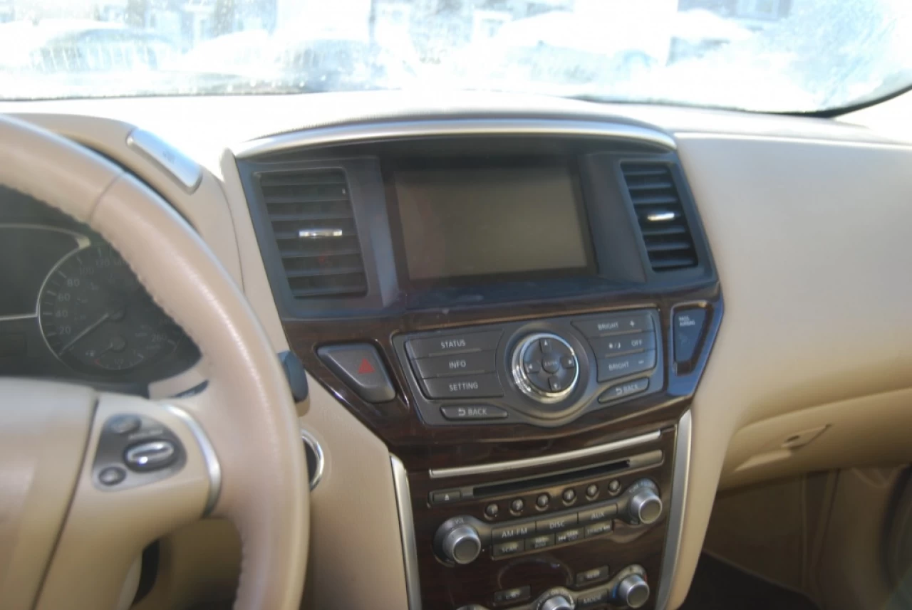 2014 Nissan Pathfinder SL Main Image