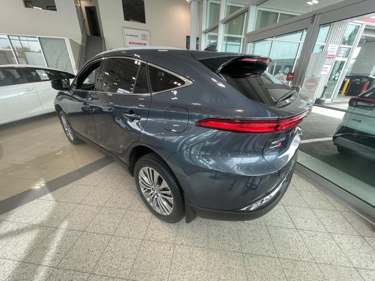 2024 Toyota Venza Hybrid XLE AWD Main Image