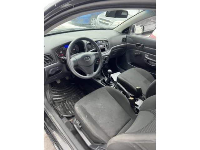 Hyundai Accent  2010