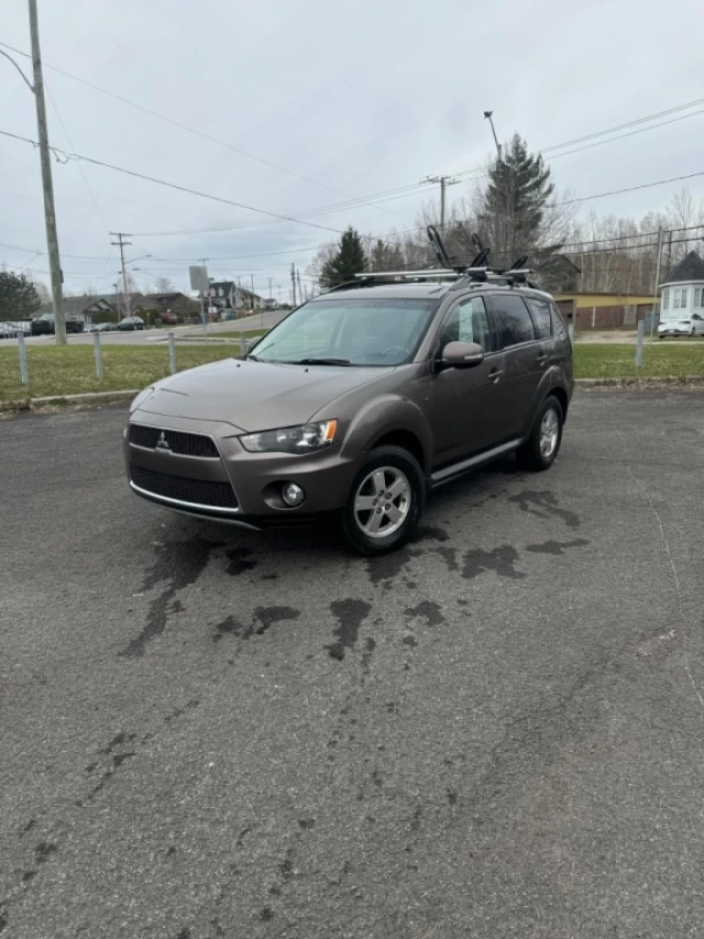 Mitsubishi Outlander LS 2013