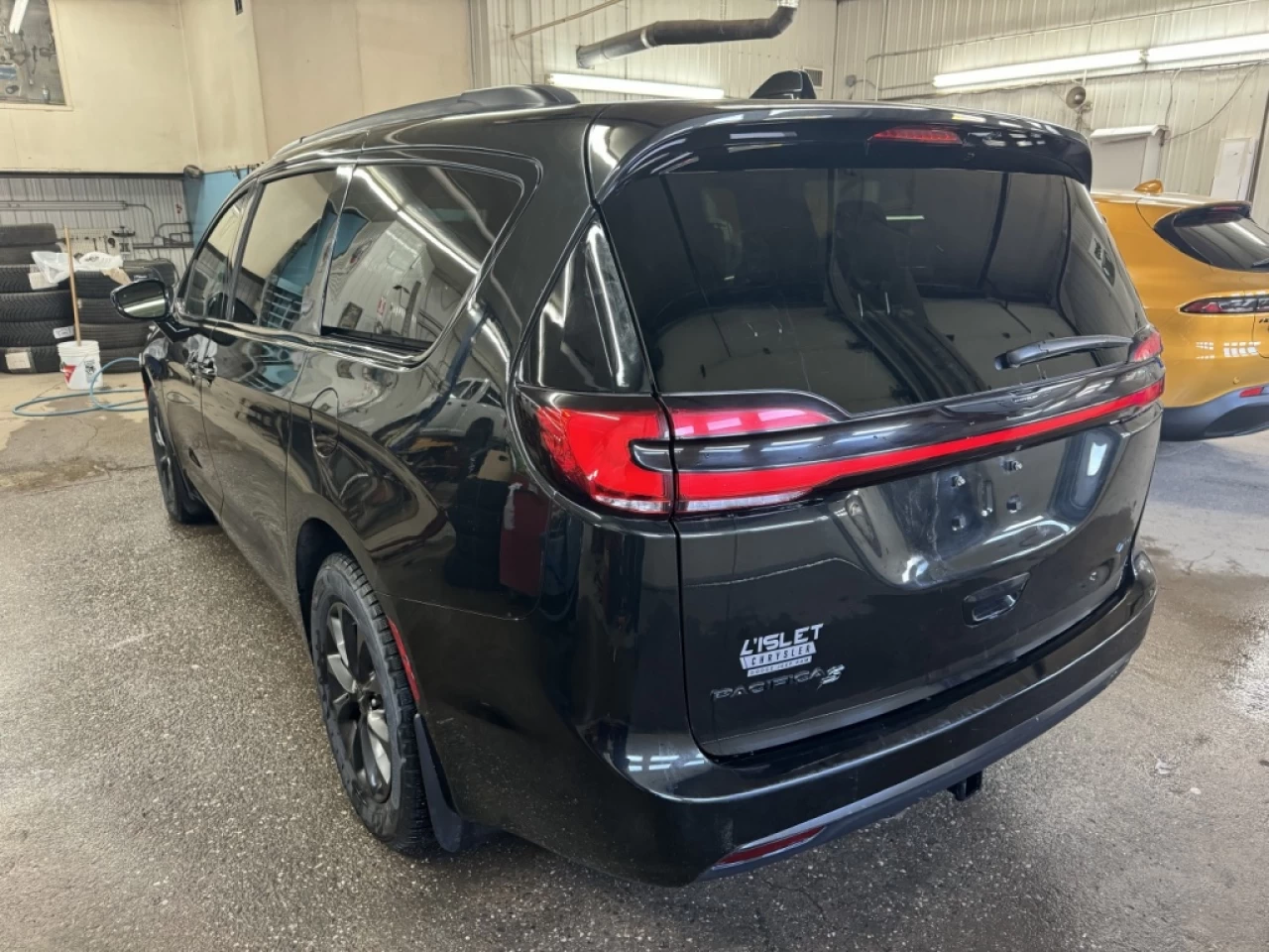 2022 Chrysler Pacifica Touring L Main Image