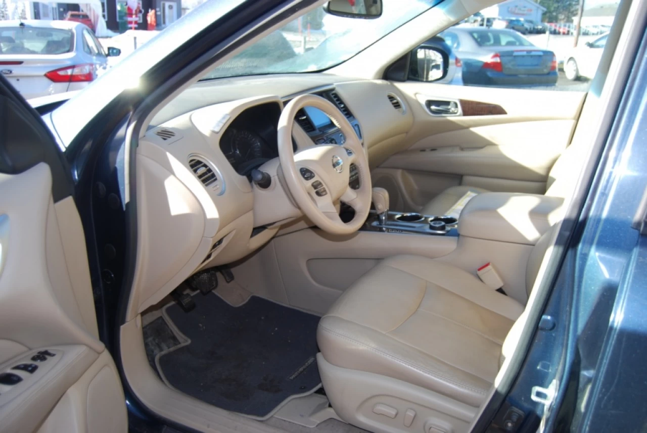 2014 Nissan Pathfinder SL Image principale