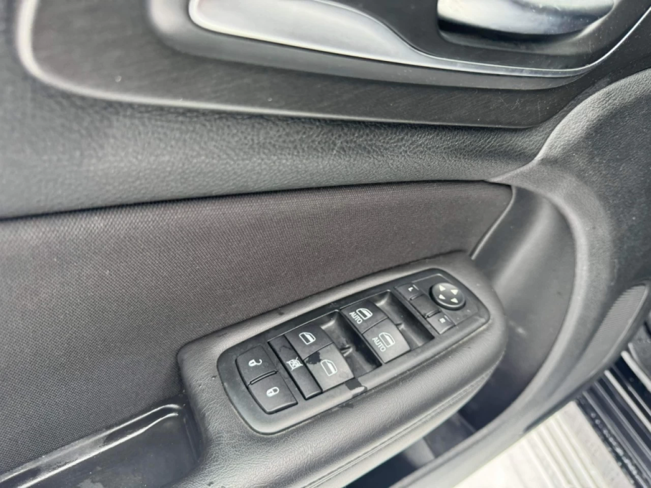 2015 Chrysler 200 LimitÉe Main Image