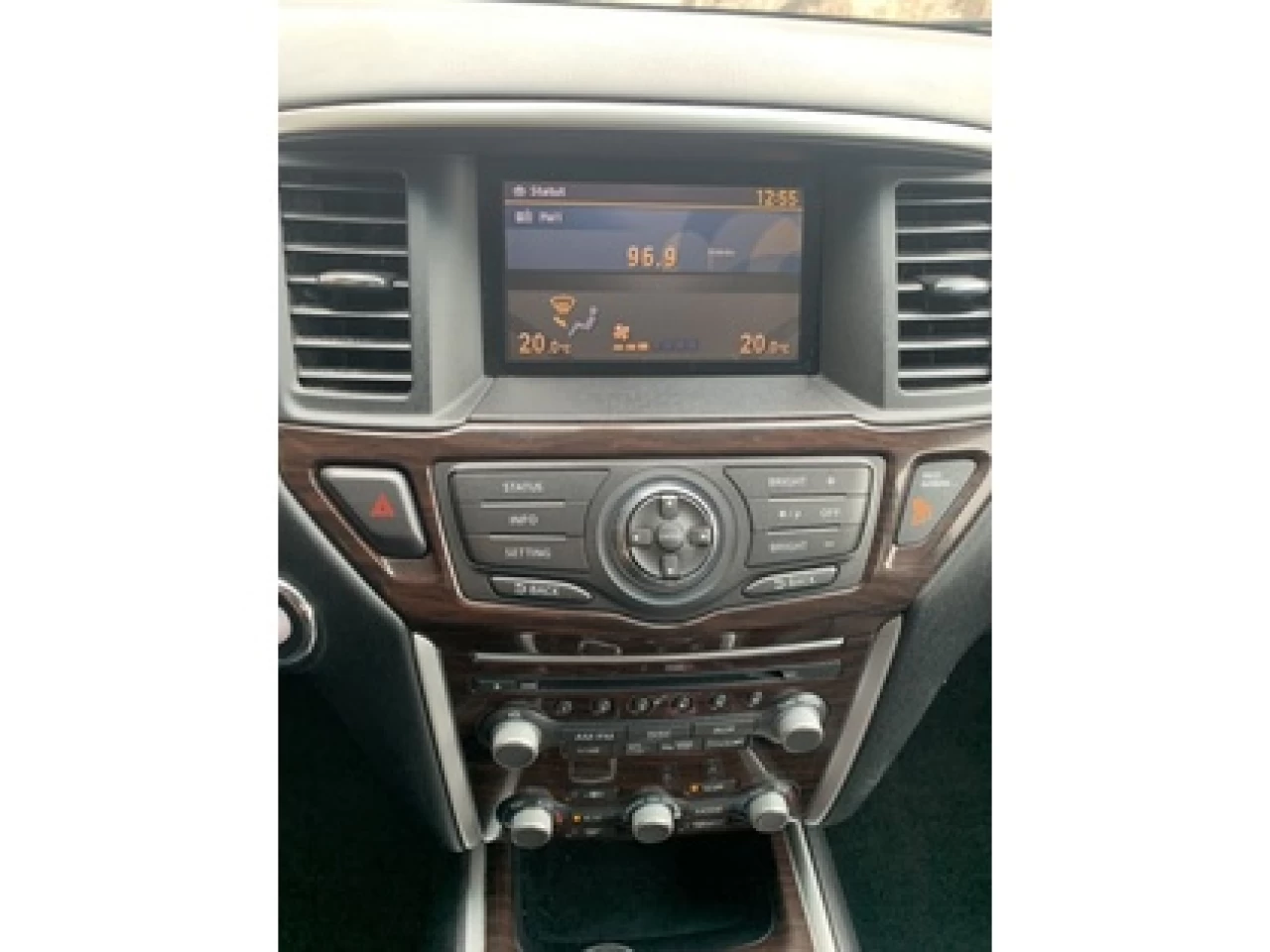 2014 Nissan Pathfinder 7 PASSAGERS Image principale