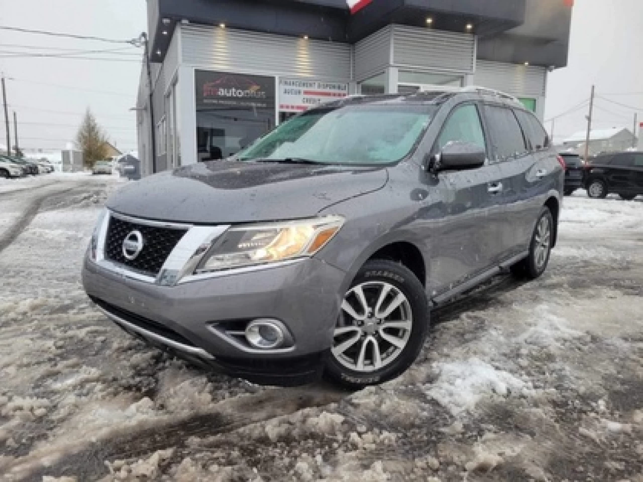 2015 Nissan Pathfinder SV AWD Main Image