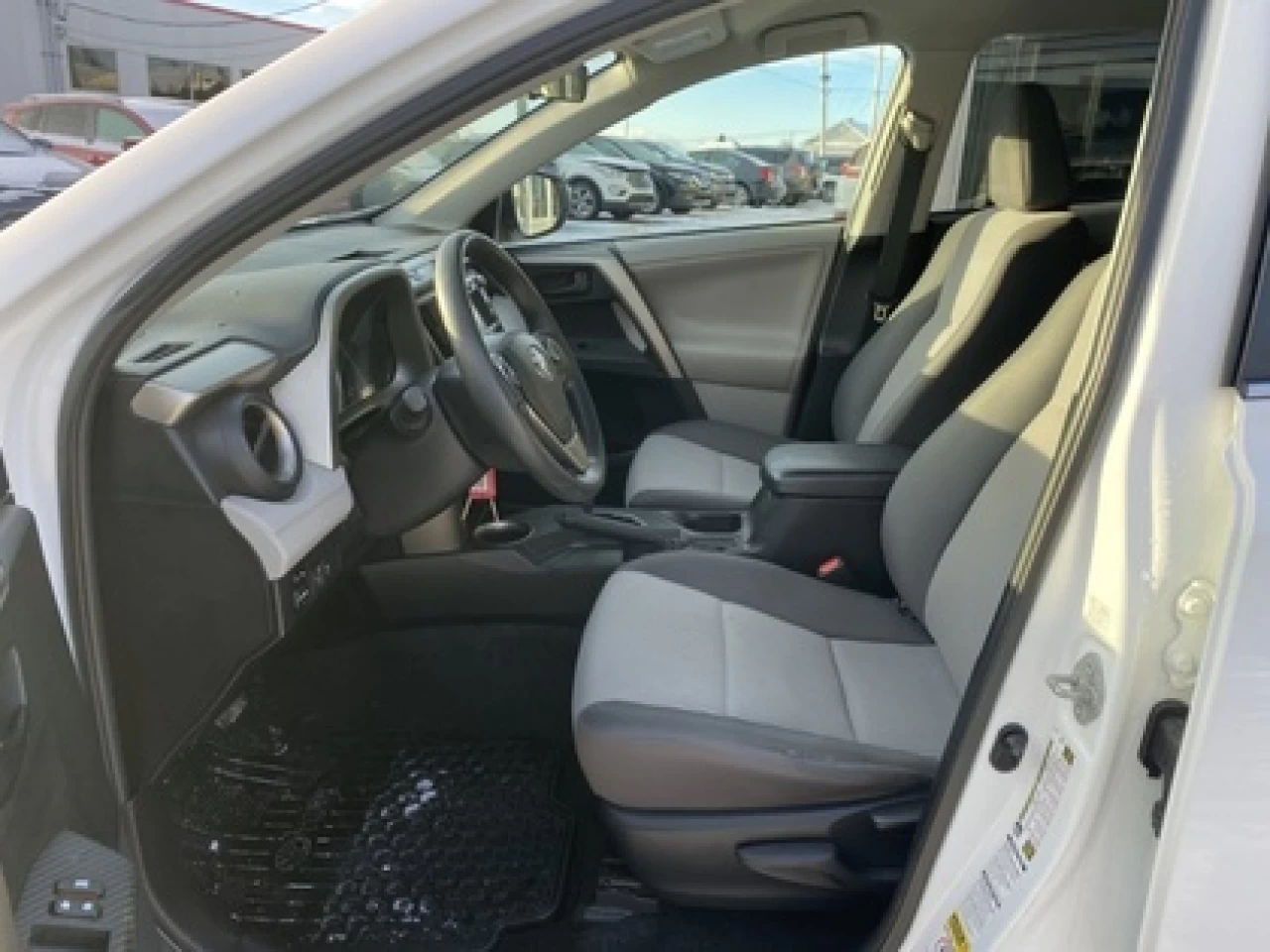 2013 Toyota RAV4 XLE/LE Image principale