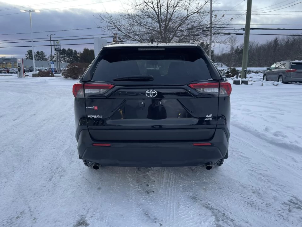 2019 Toyota RAV4 AWD LE Main Image