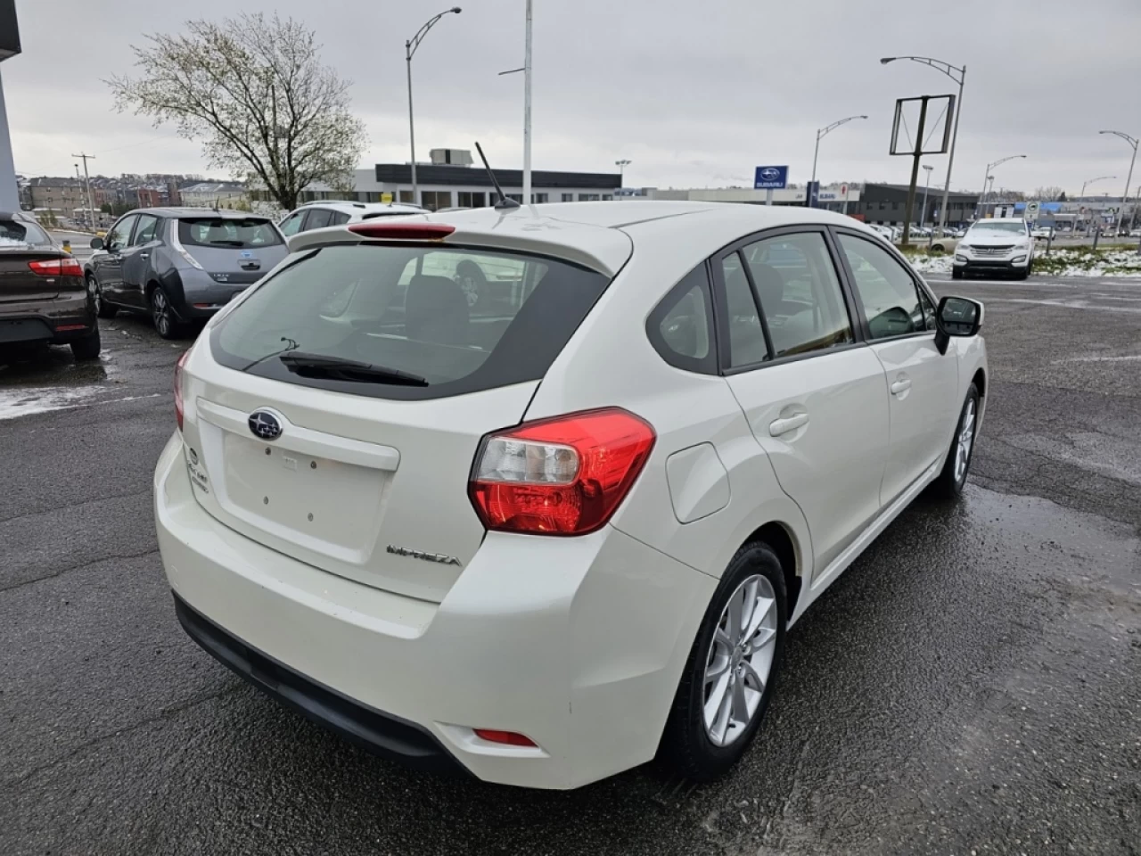 2013 Subaru Impreza 2,0i avec groupe tourisme Image principale