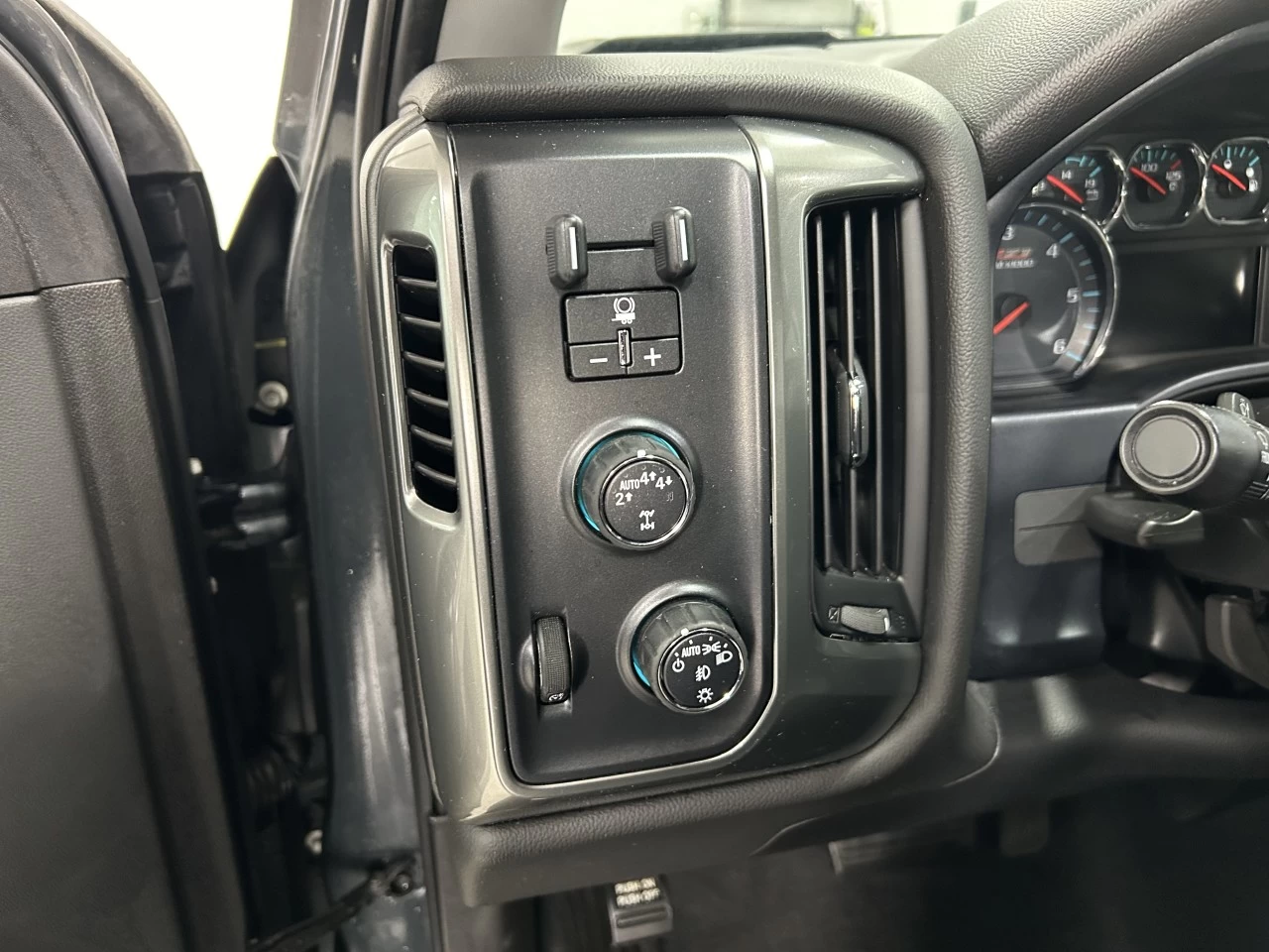 2019 Chevrolet Silverado 1500 LD LT Main Image