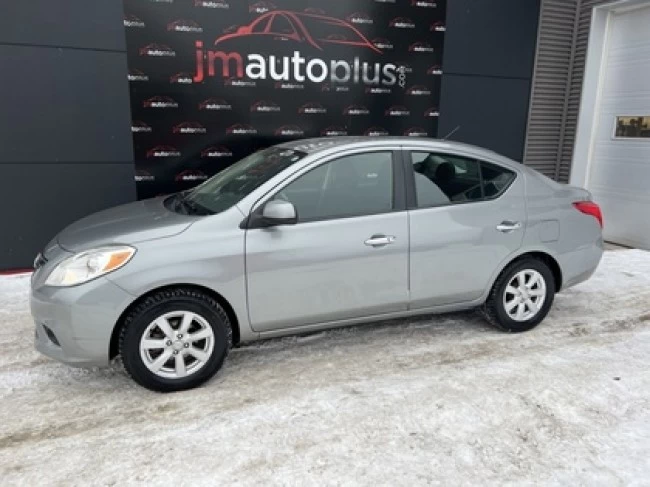 Nissan Versa - 2012