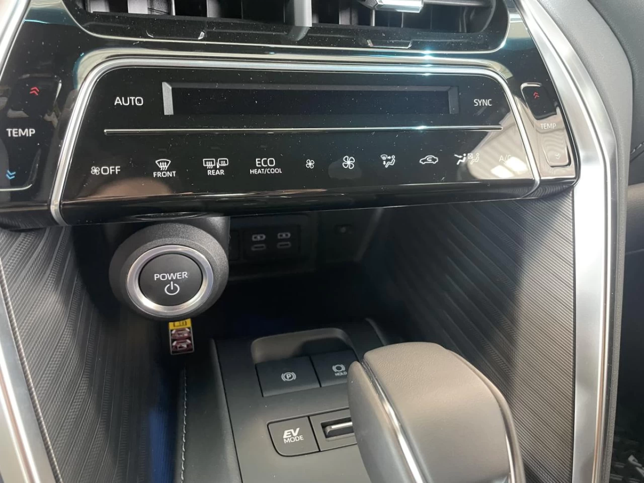 2024 Toyota Venza Hybrid XLE AWD Main Image