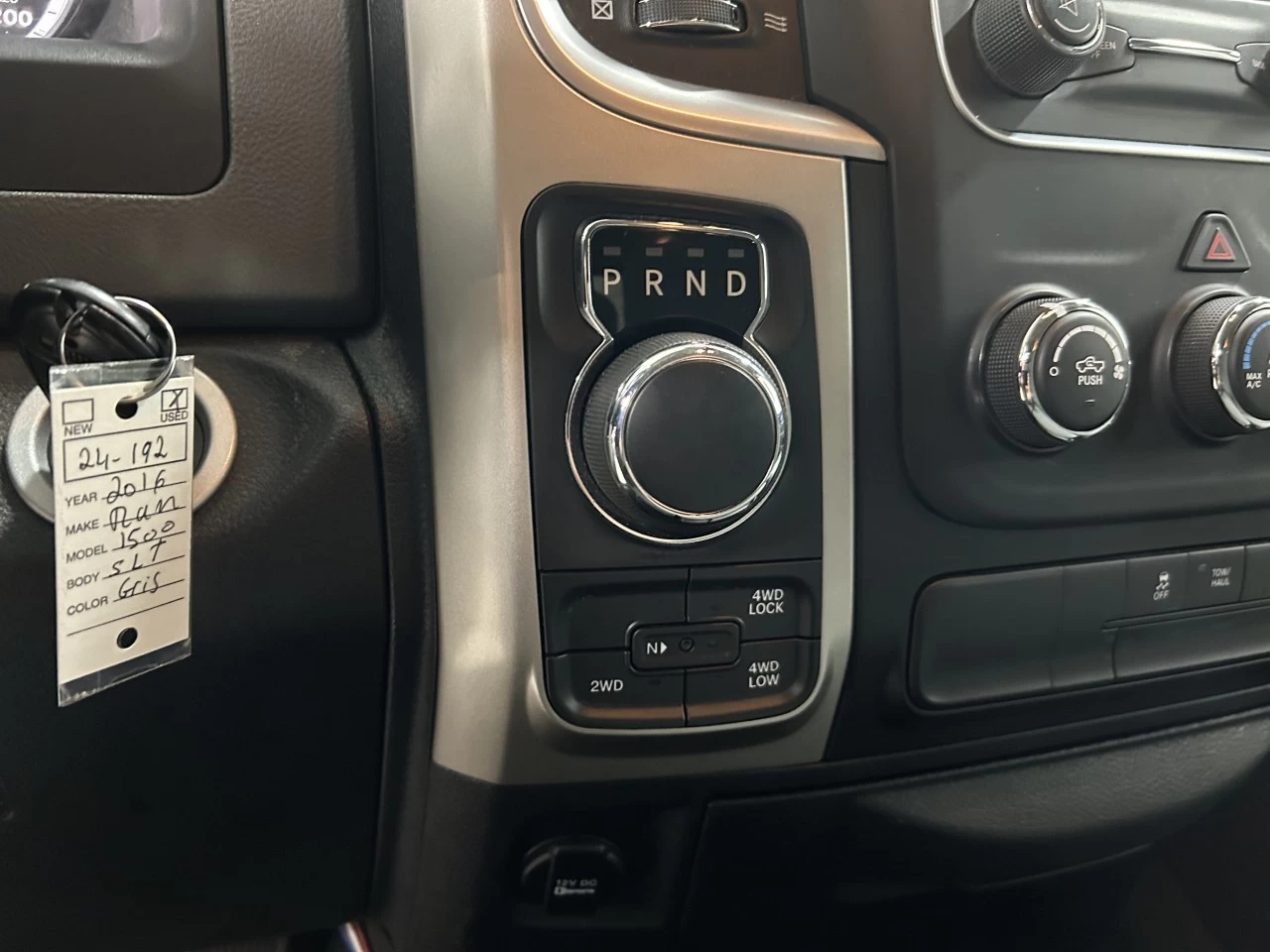 2016 Ram 1500 SLT Image principale