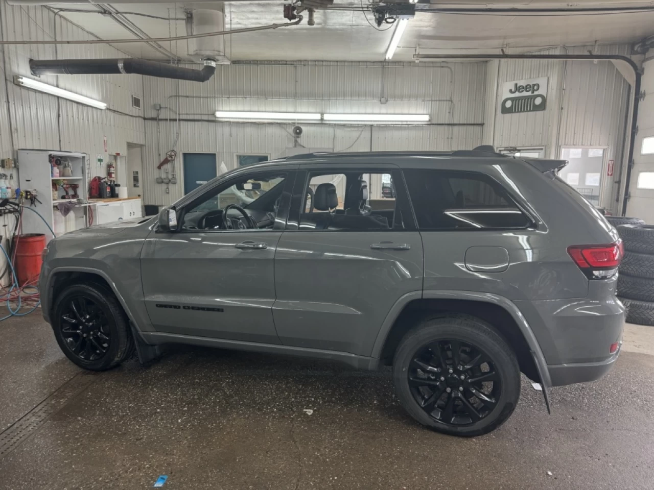 2021 Jeep Grand Cherokee Altitude Main Image