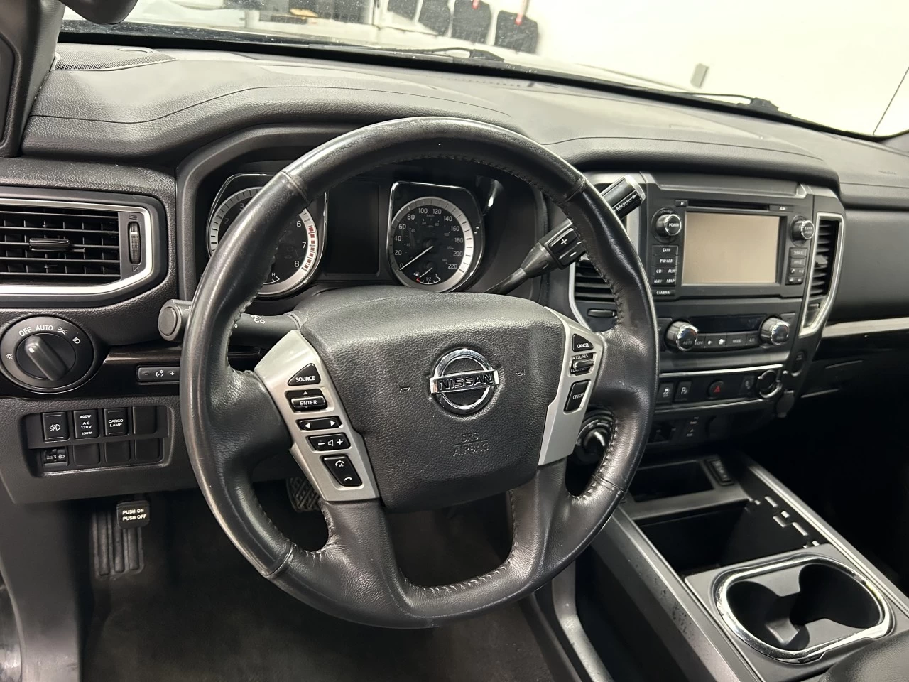 2018 Nissan Titan SV Midnight Edition Image principale