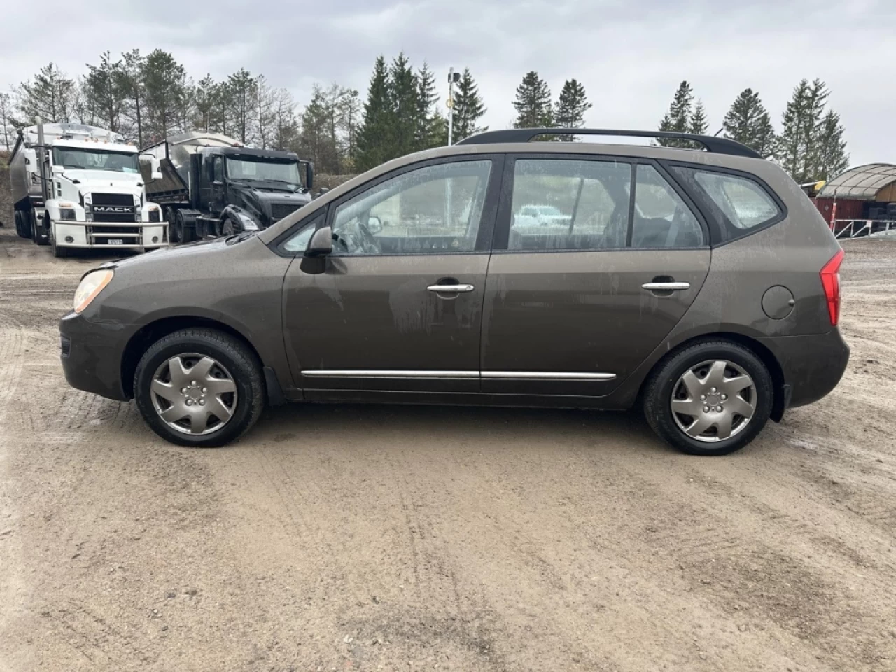 2009 KIA Rondo LX Main Image