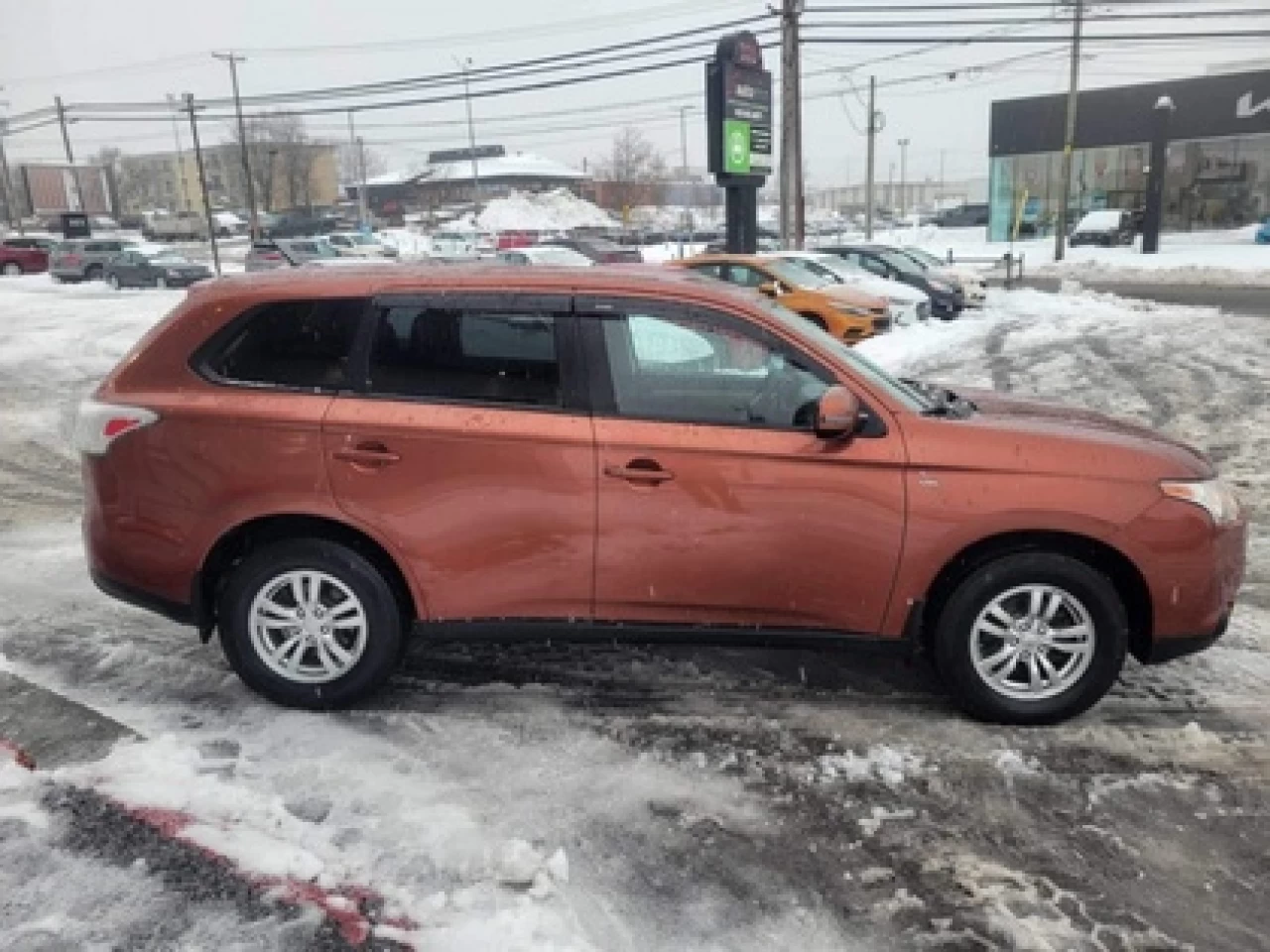 2014 Mitsubishi Outlander SE AWD 7 PASSAGERS Main Image