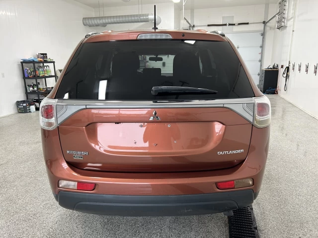 Mitsubishi Outlander SE 2014