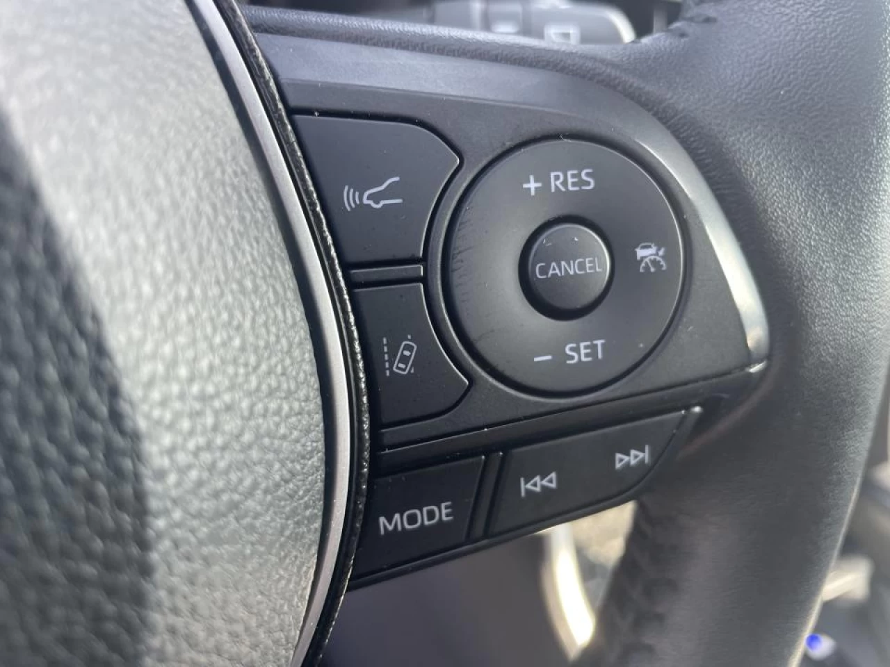 2021 Toyota RAV4 XLE AWD Main Image